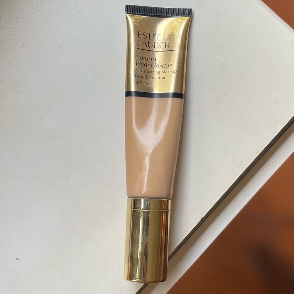 Estée Lauder futurist hydra rescue foundation